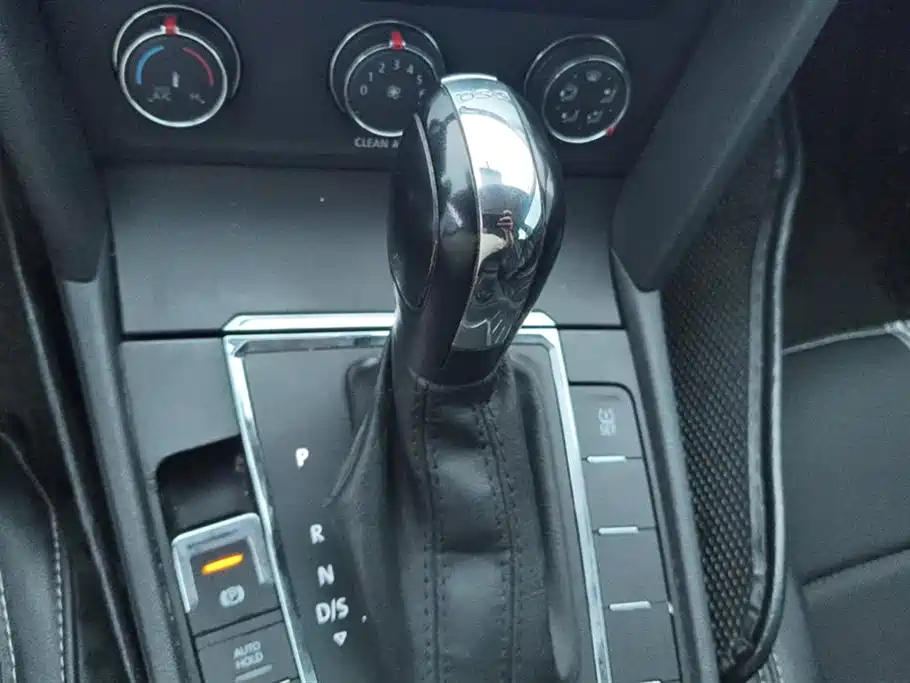 Volkswagen Lamando 2015 230TSI DSG Style фото 16