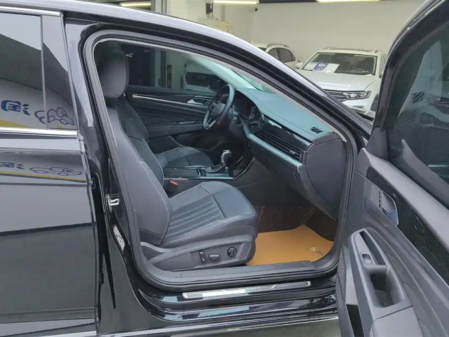 Volkswagen Passat 2023 Facelift 330TSI Starlight Elite Edition фото 8