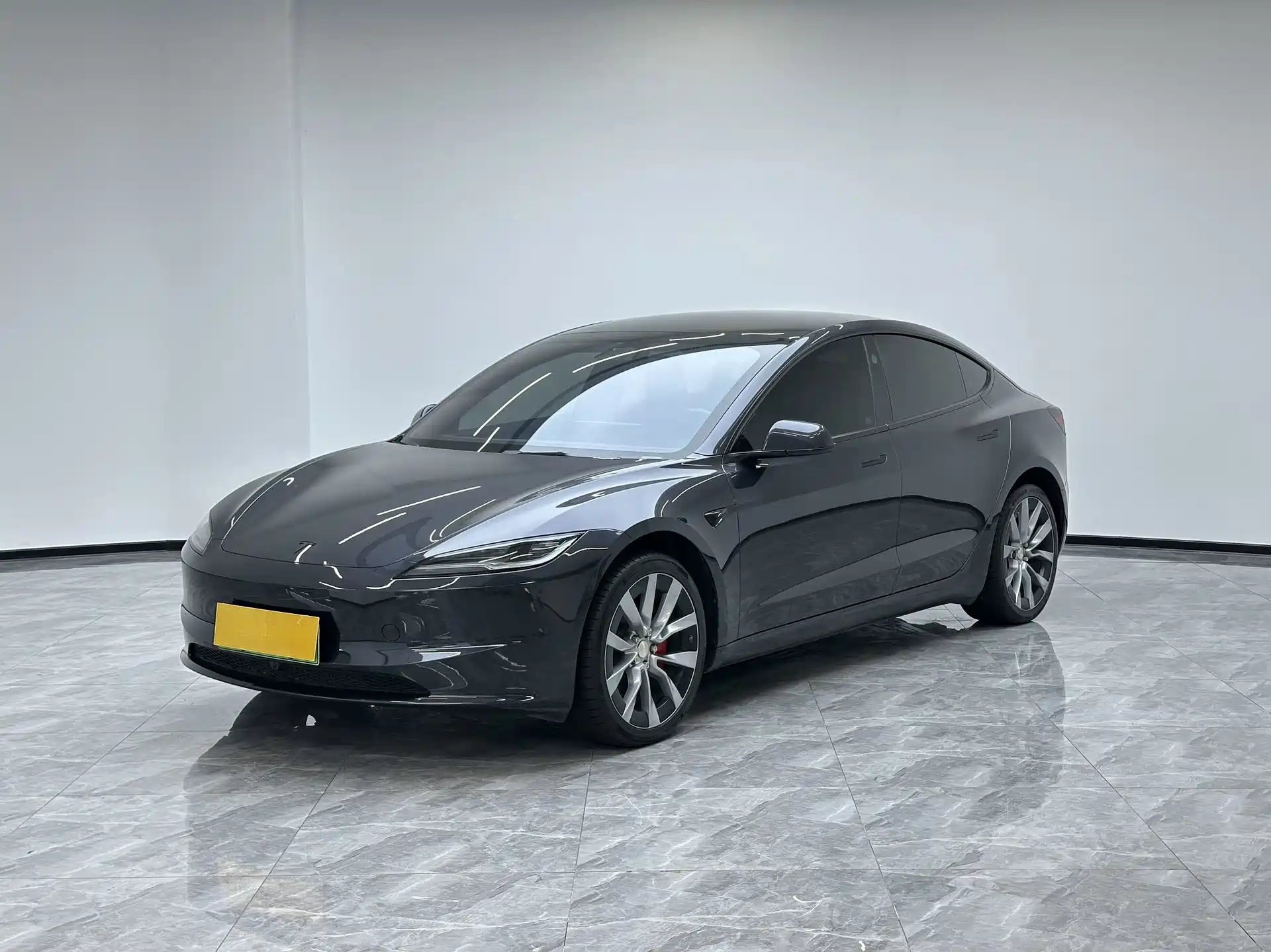 Фото 1 - Tesla Model 3