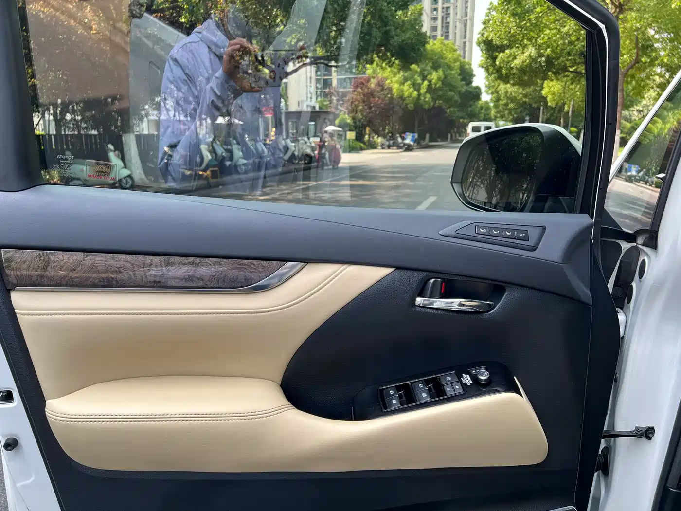 Toyota Vellfire 2019 Hybrid 2.5L HV Premium Edition фото 7