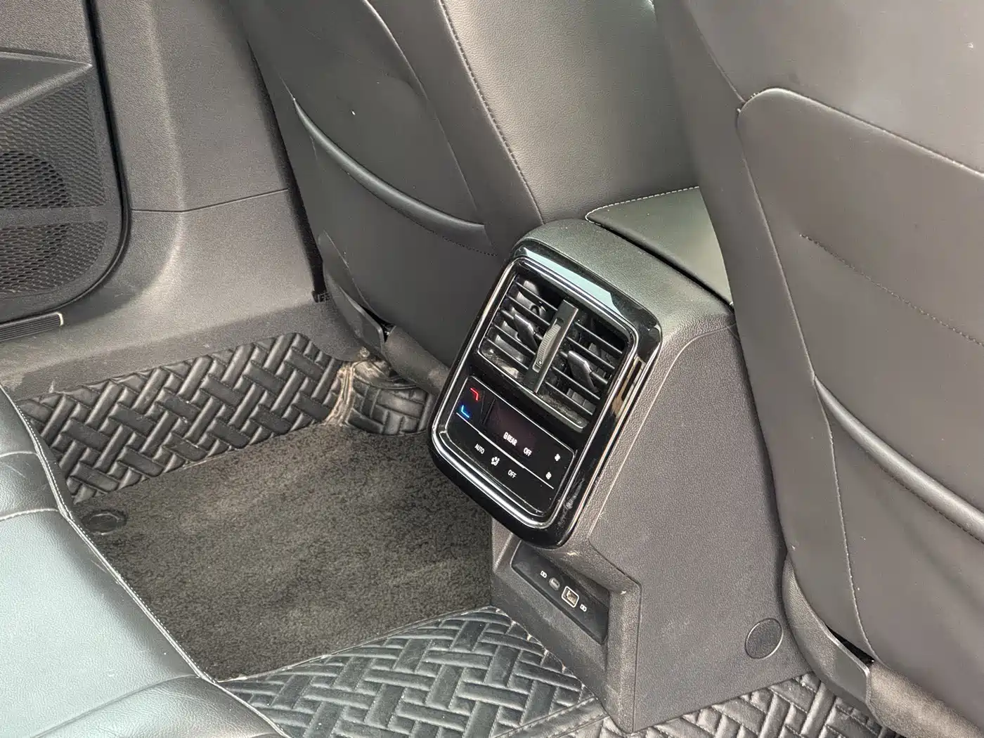 Volkswagen Passat 2022 330TSI Elite Edition фото 22