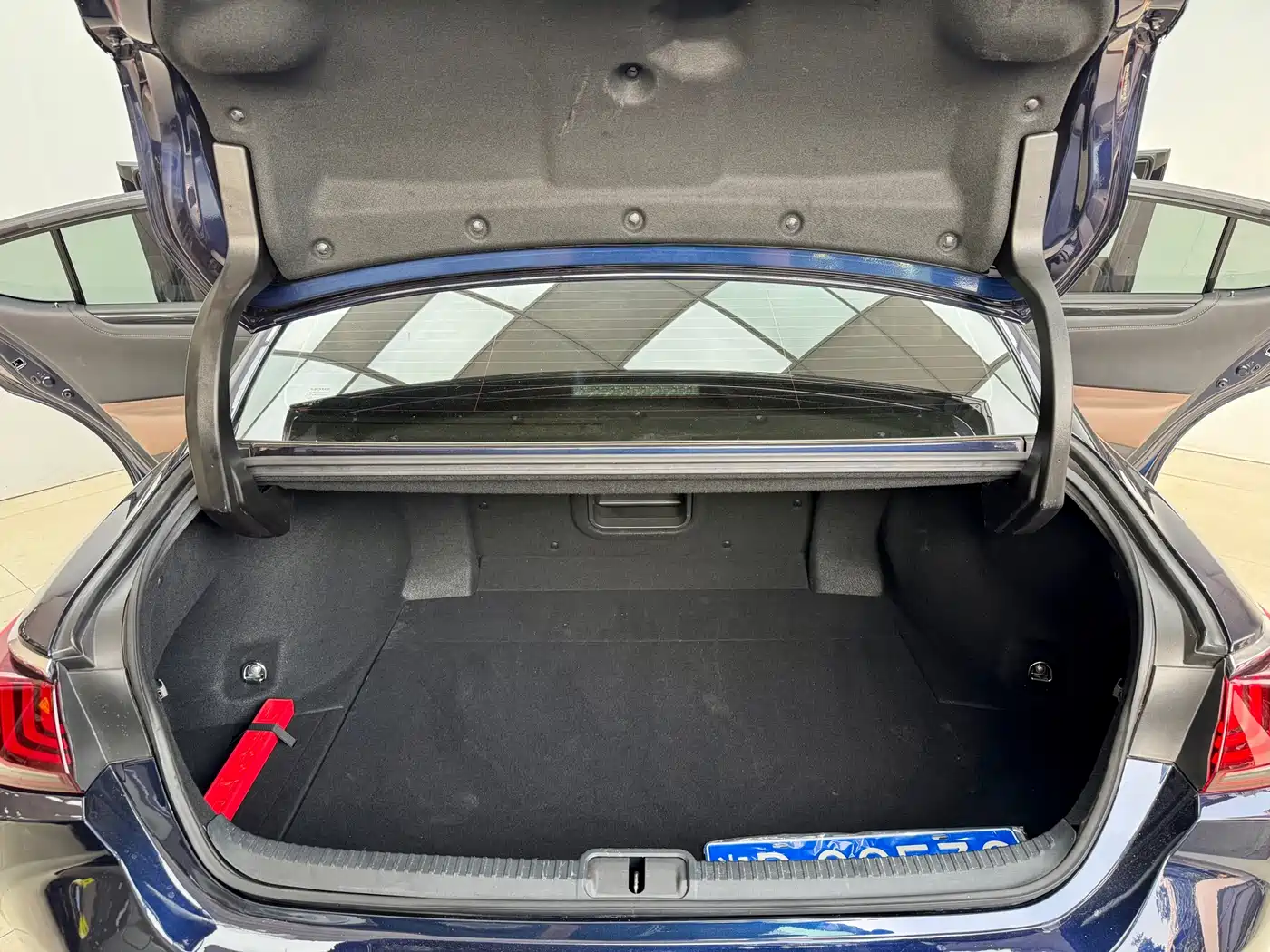 Lexus ES 2022 300h Ultimate Edition фото 24
