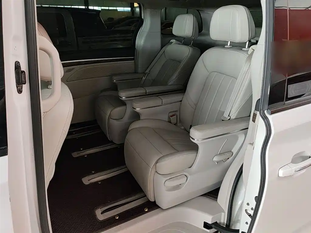 GAC Trumpchi Trumpchi M8 2018 320T Premium Edition фото 17