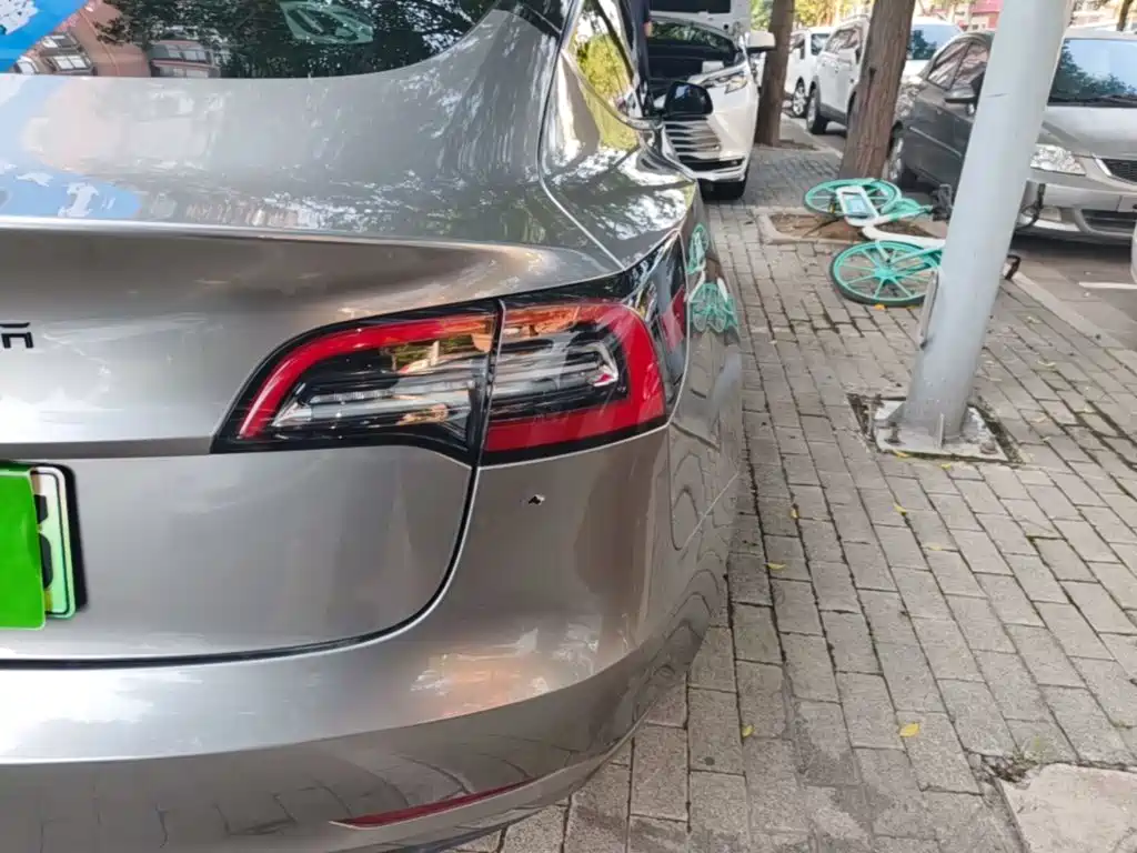 Фото 8 - Tesla Model 3
