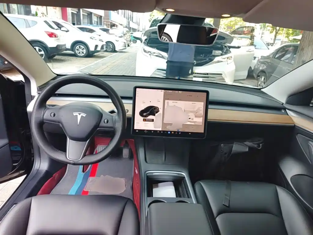 Фото 10 - Tesla Model 3