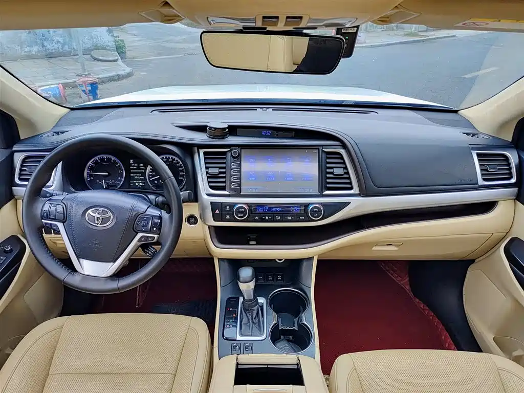 TOYOTA HIGHLANDER