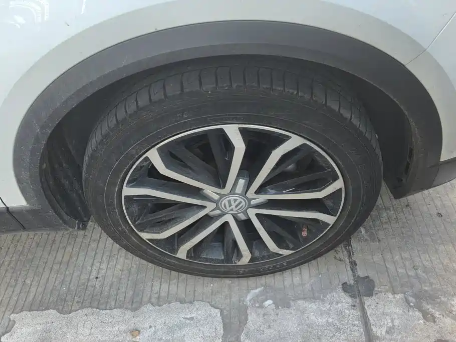 Photo 6 - Volkswagen T-ROC