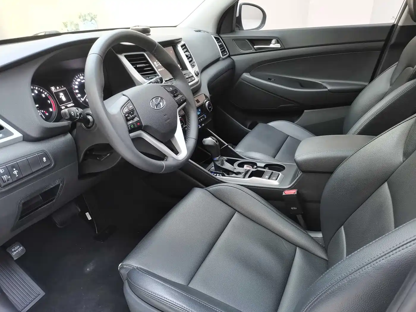 Hyundai Tucson 2015 1.6T Dual Clutch 2WD Smart фото 3