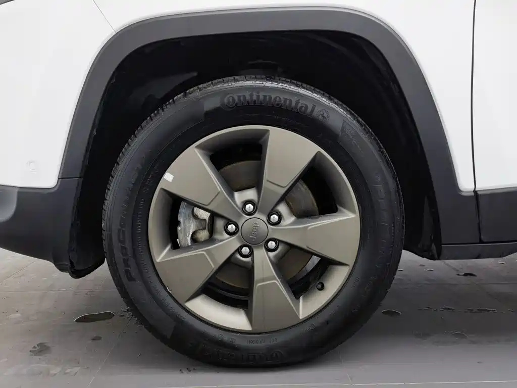 Фото 17 - Jeep Cherokee