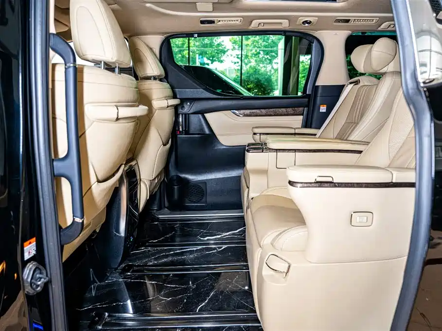 Toyota Alphard 2021 Hybrid 2.5L Premium фото 11