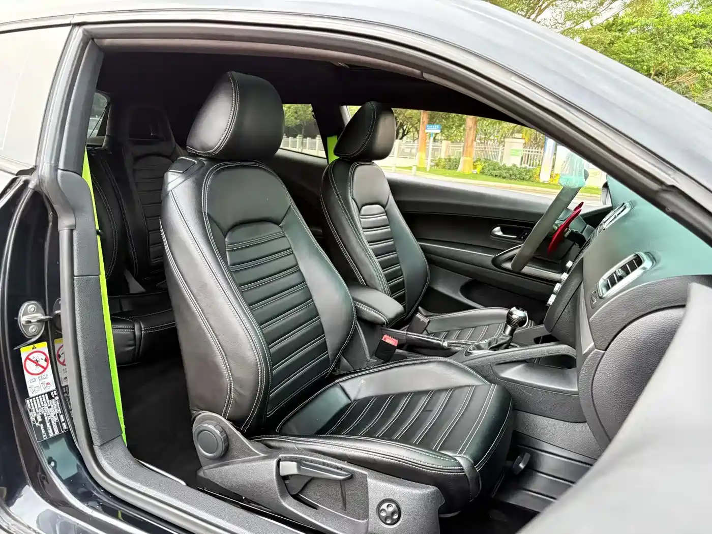 Volkswagen Scirocco 2010 2.0TSI Luxury Edition фото 8