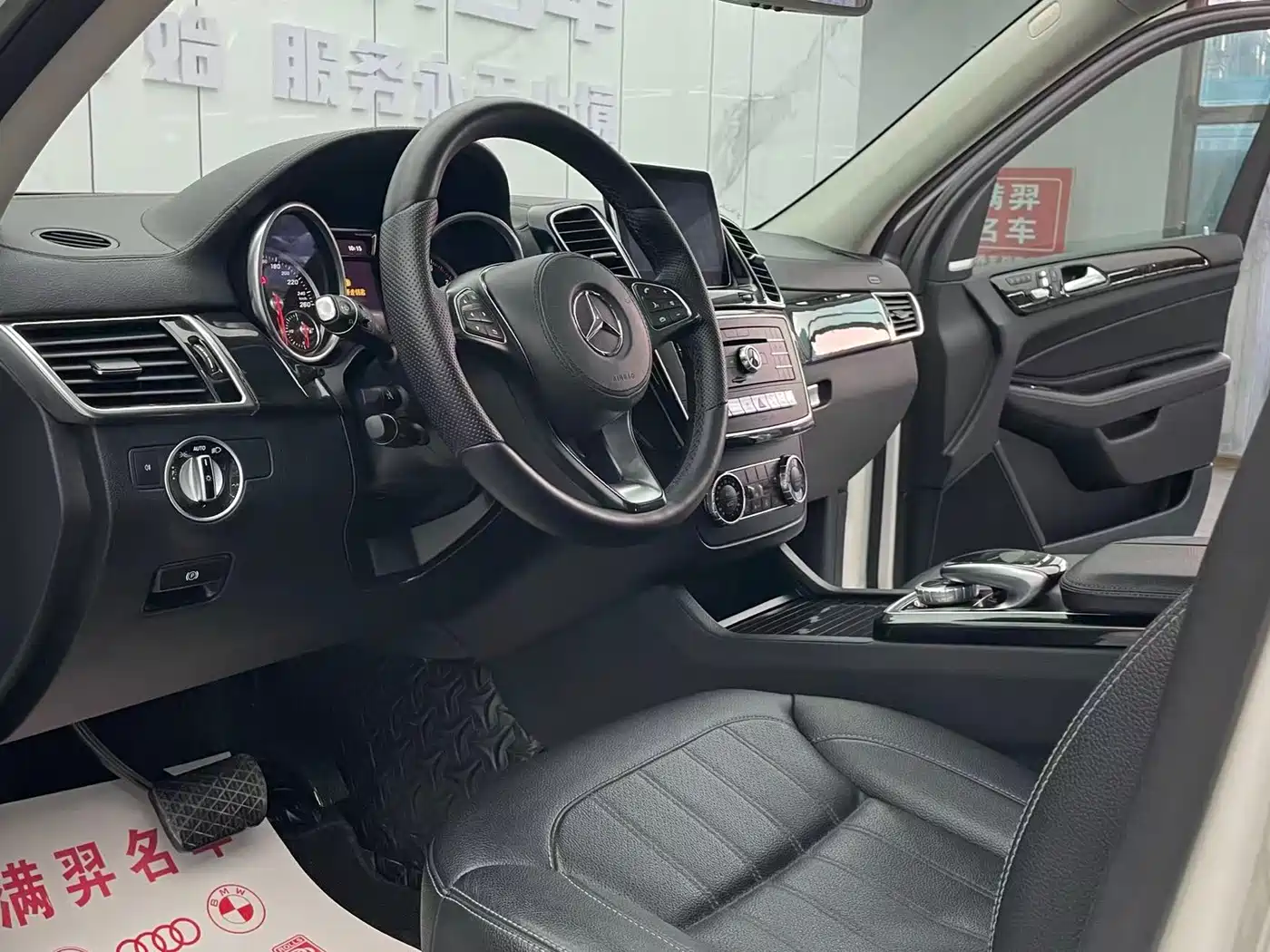 Mercedes-Benz GLS 2016 GLS 400 4MATIC Luxury фото 10