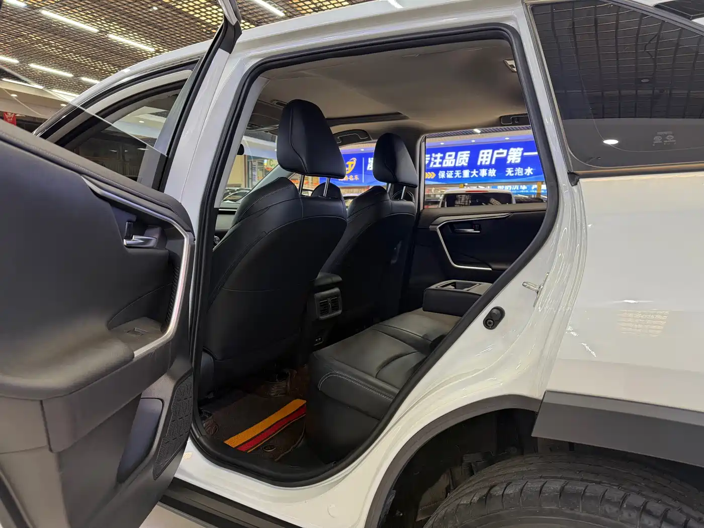Toyota Wildlander 2021 Hybrid 2.5L E-CVT AWD Luxury Edition фото 8