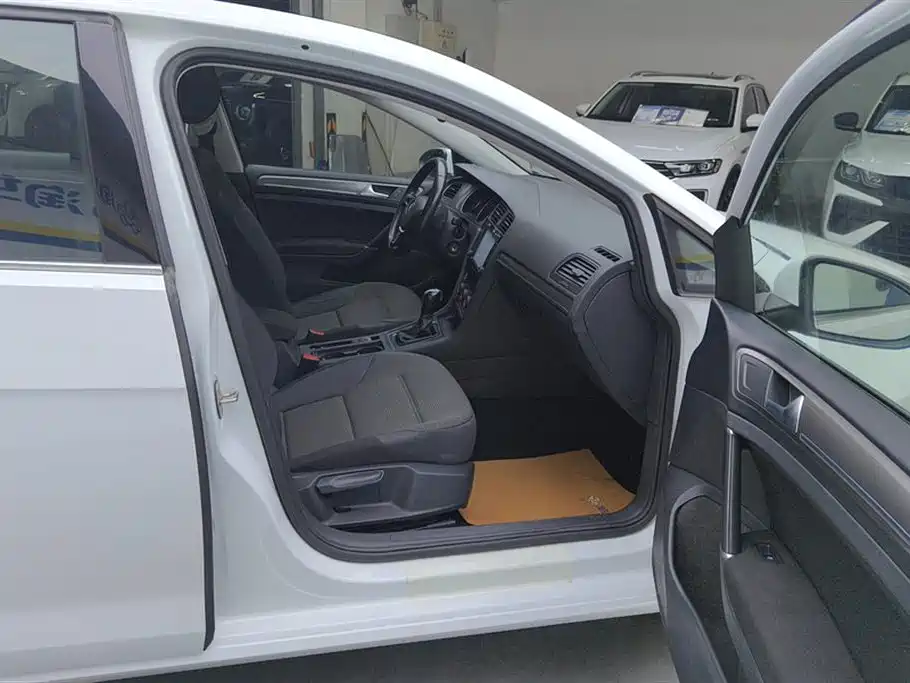 Volkswagen Golf 2016 230TSI Automatic Comfort фото 8