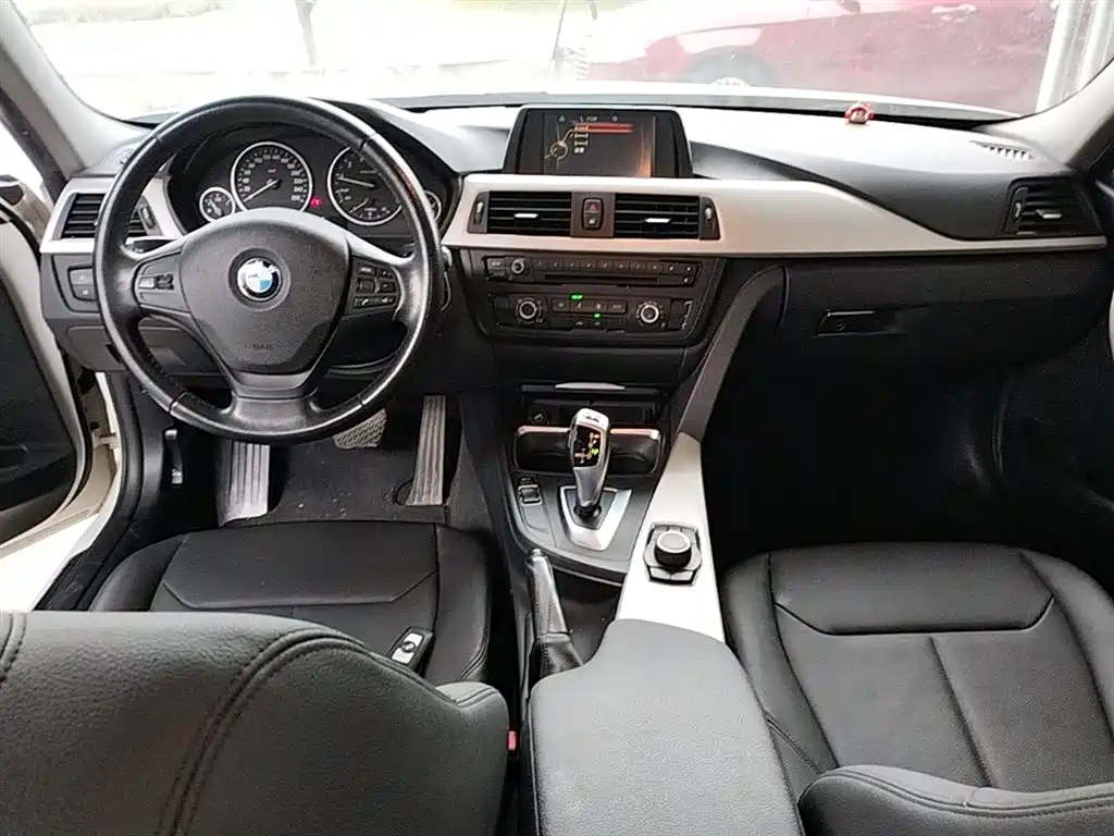 BMW 3 Series 2015 316i Progressive фото 6