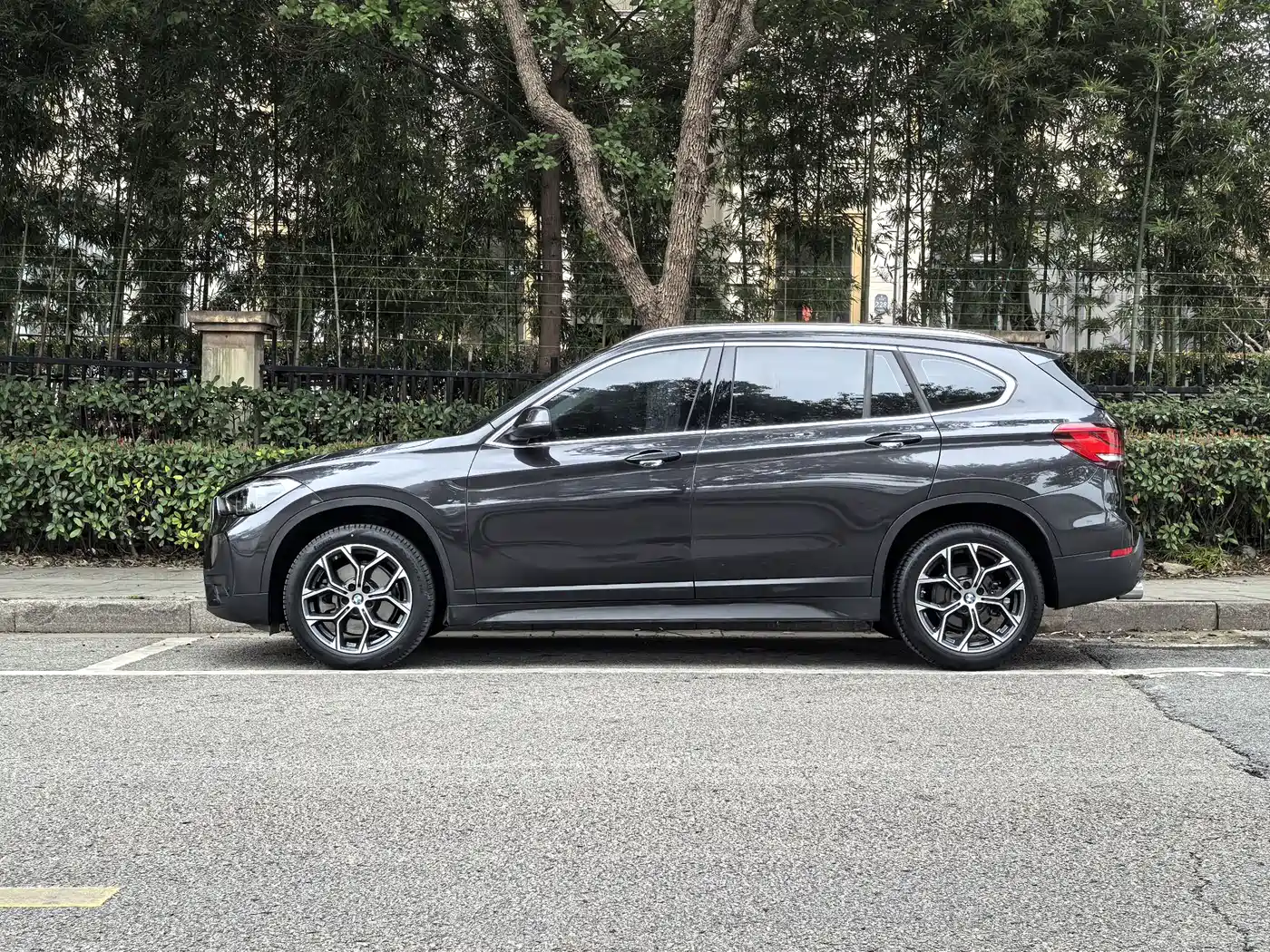 BMW X1 2022 sDrive25Li Leading фото 3