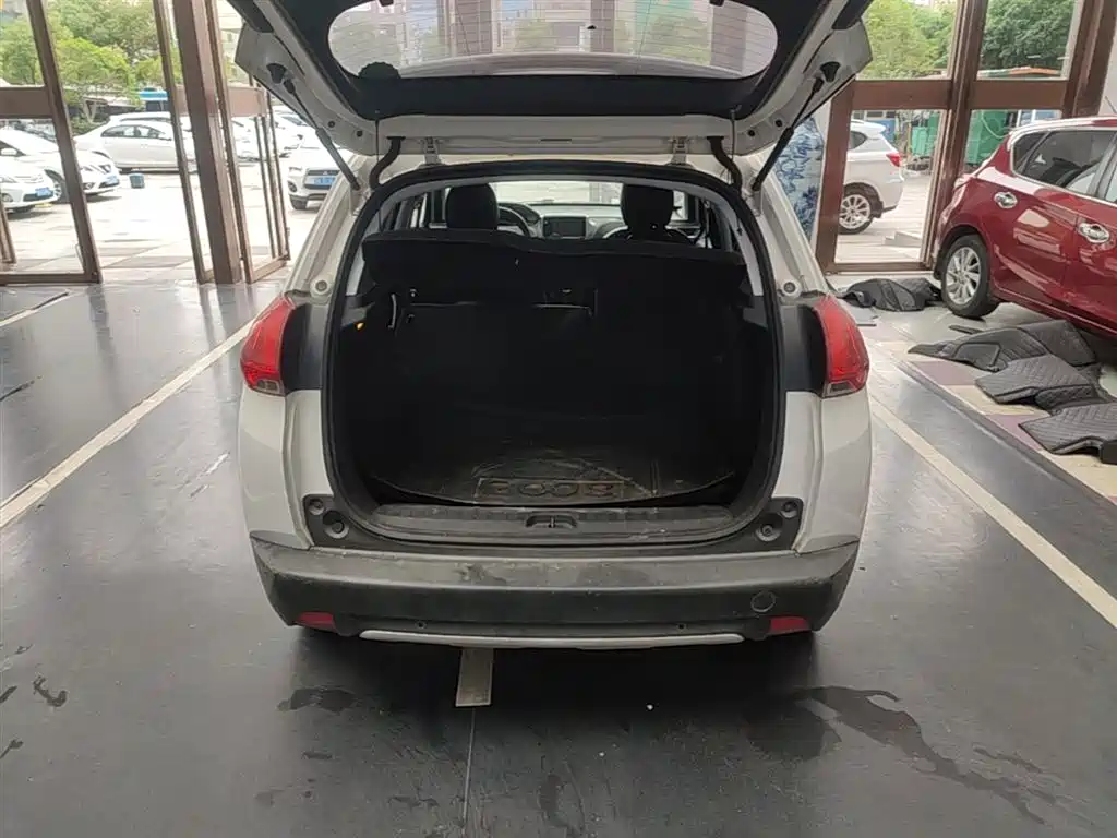 Peugeot 2008 2014 1.6L Automatic Fashion Edition фото 19