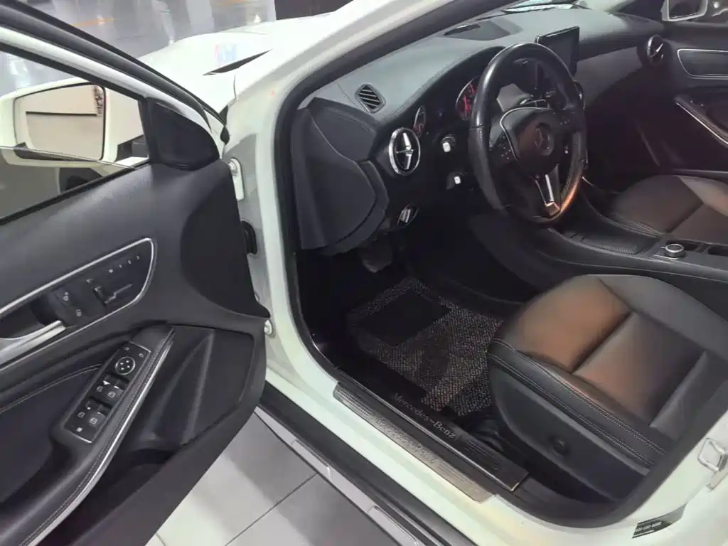 Mercedes-Benz GLA 2015 2015 GLA 220 4MATIC Fashion Edition