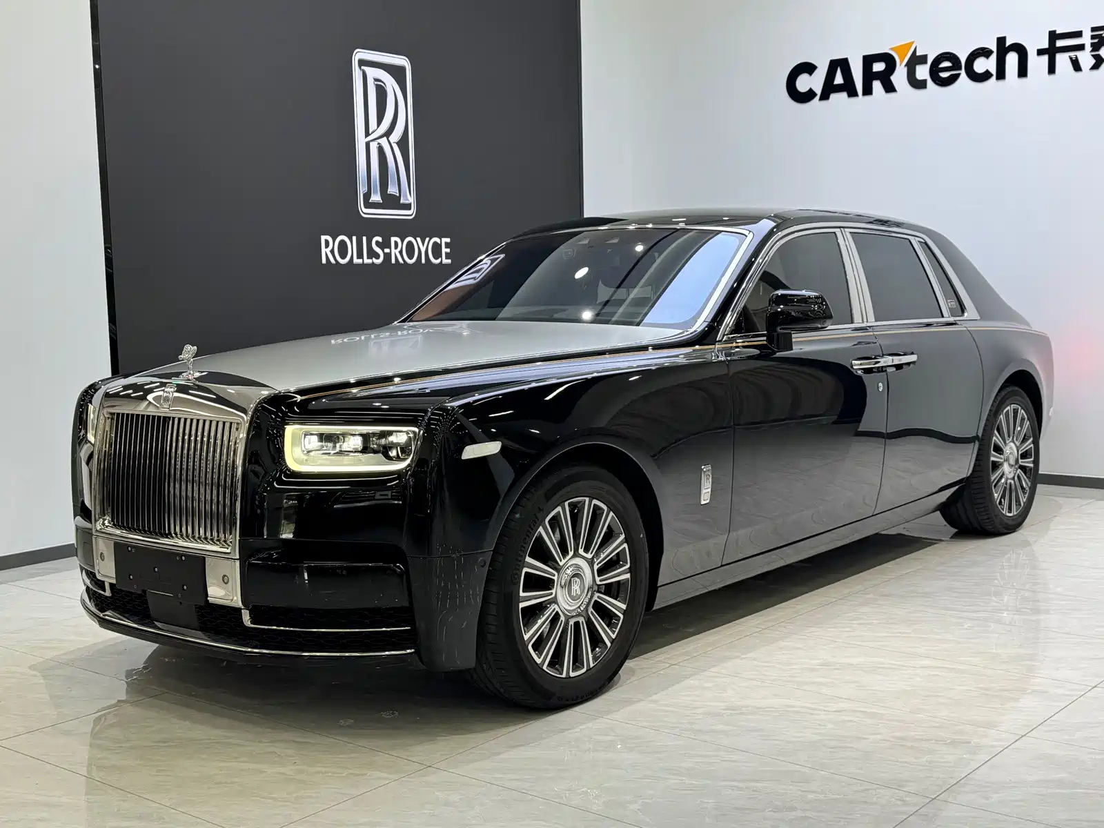 Фото 1 - Rolls-Royce Phantom