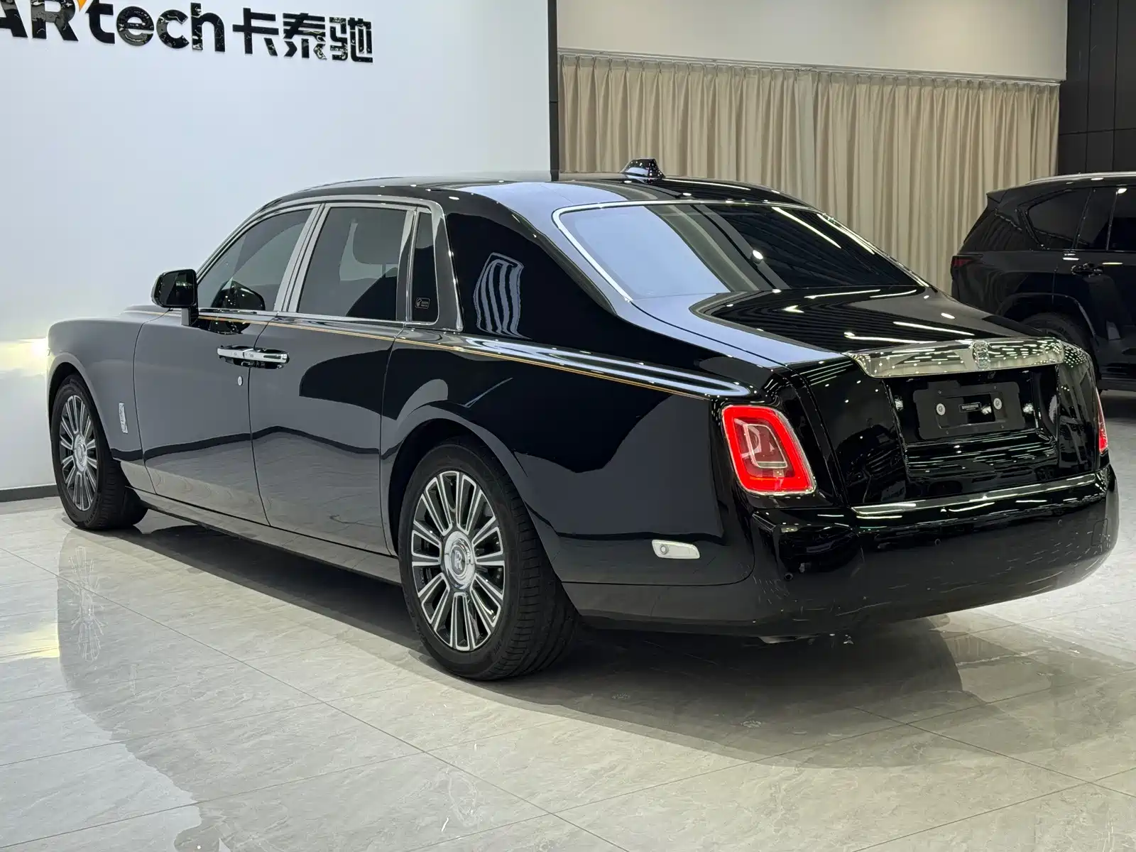 Фото 4 - Rolls-Royce Phantom