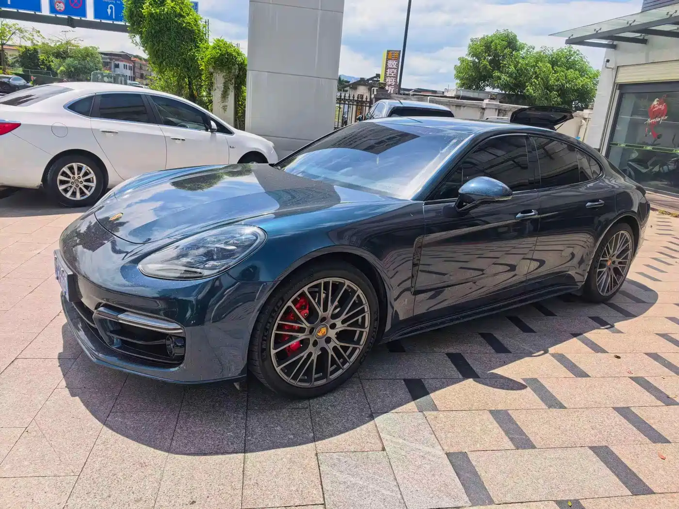 Фото 1 - Porsche Panamera