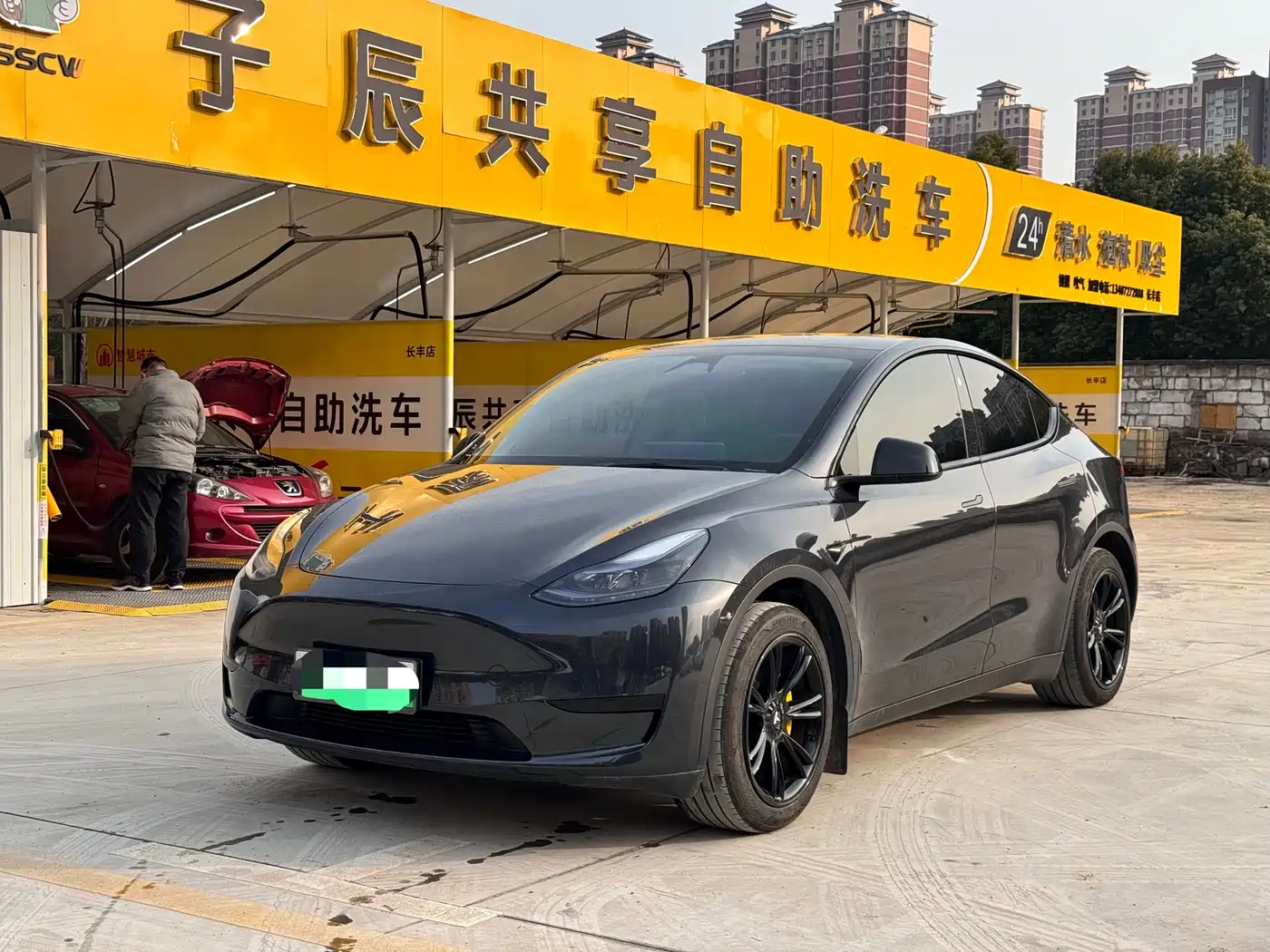 TESLA MODEL Y