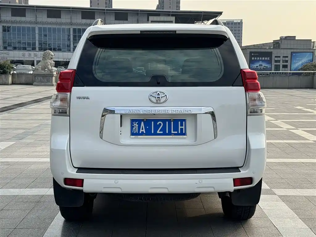 Toyota Prado 2010 4.0L Automatic TX-L фото 16