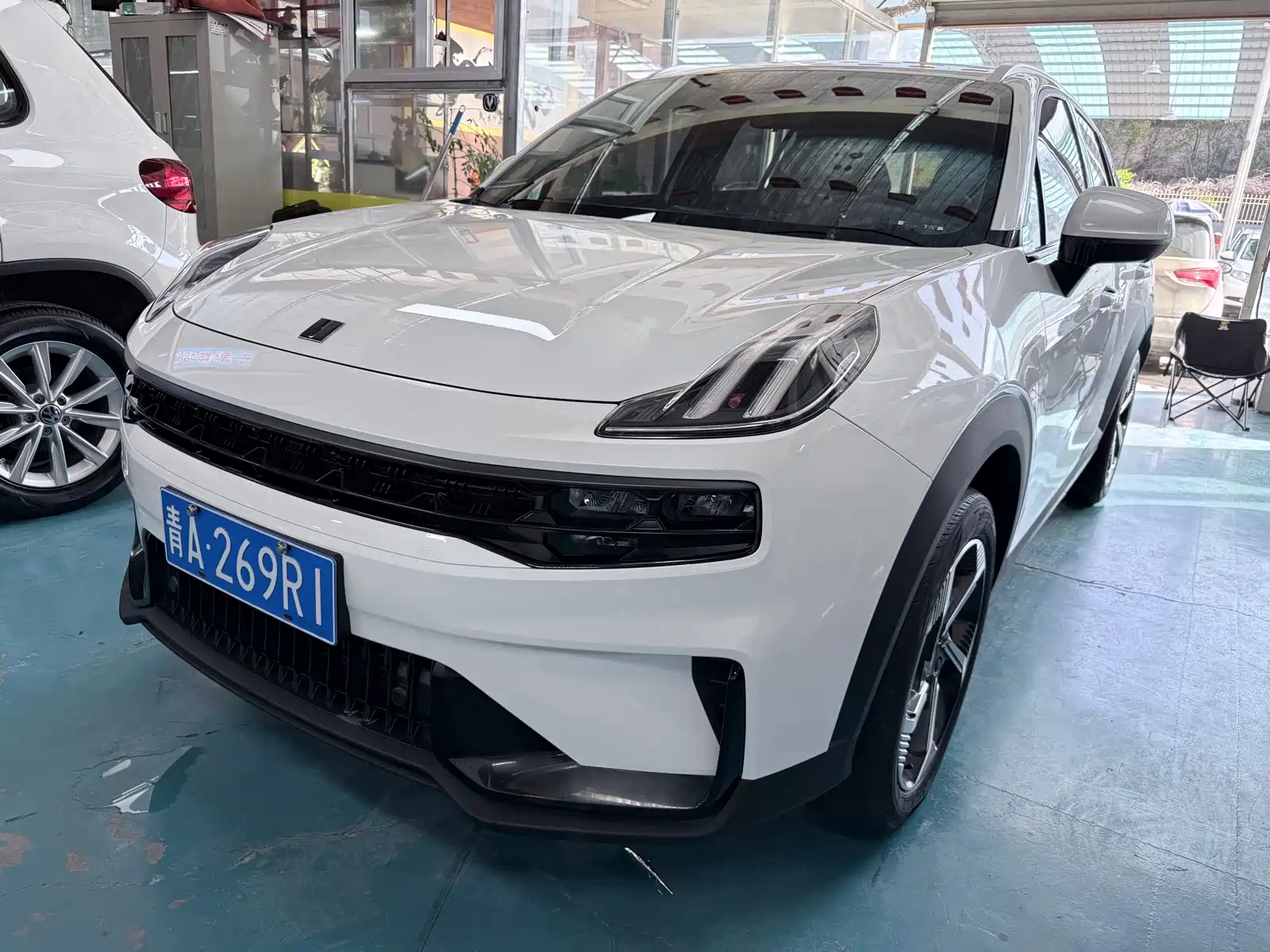 Фото 1 - Lynk & Co 06