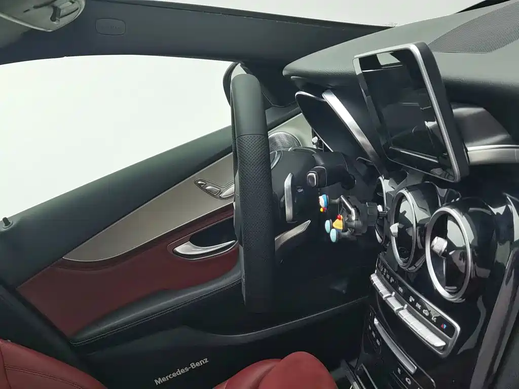 Фото 22 - Mercedes-Benz C-Class