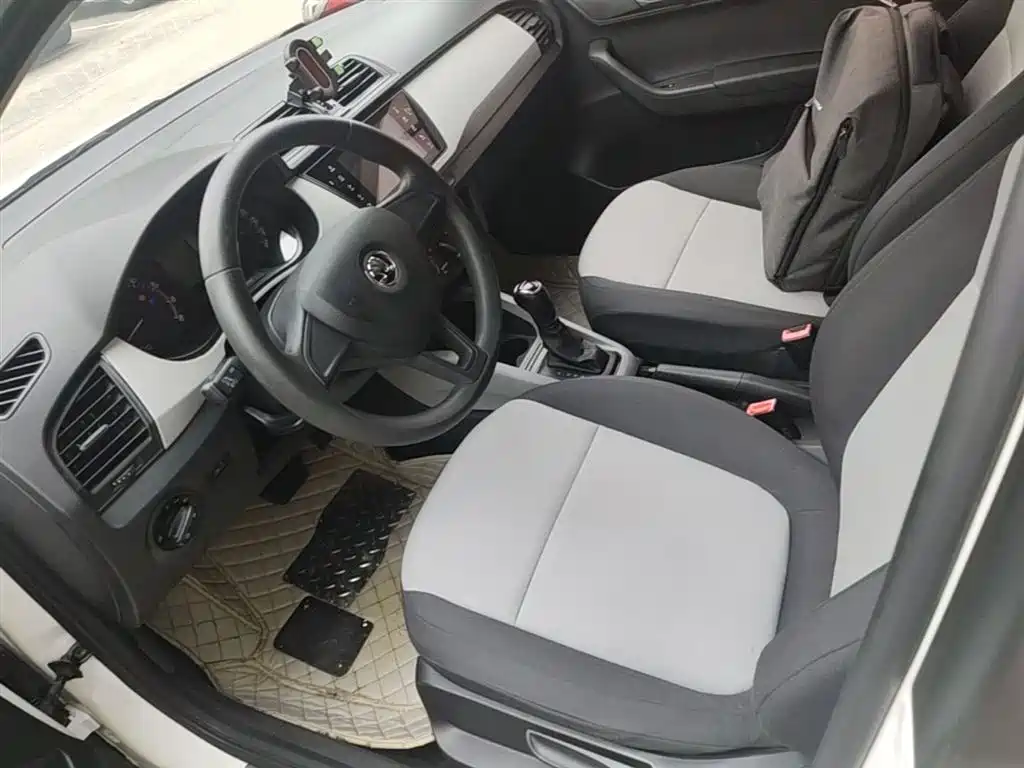 Škoda Fabia 2016 1.4L Automatic Car Enjoy Edition фото 15