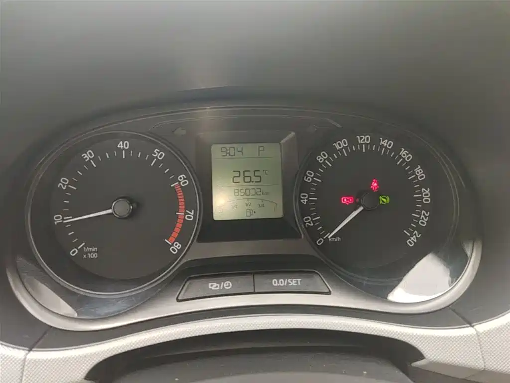 Škoda Fabia 2016 1.4L Automatic Car Enjoy Edition фото 12
