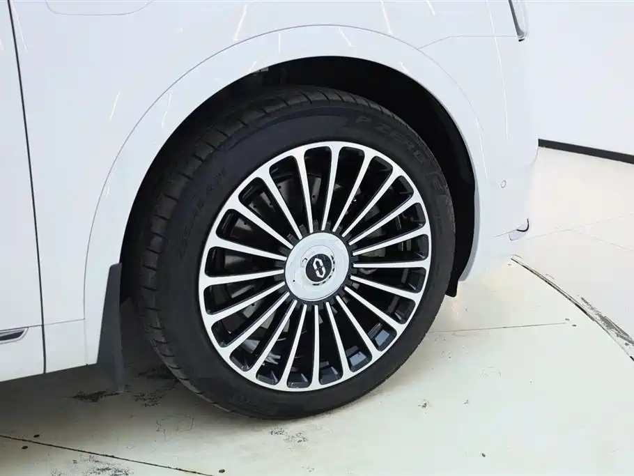 AITO Wenjie AITO M8 2025 Extended Range Ultra 53.4kWh 6-Seater фото 13