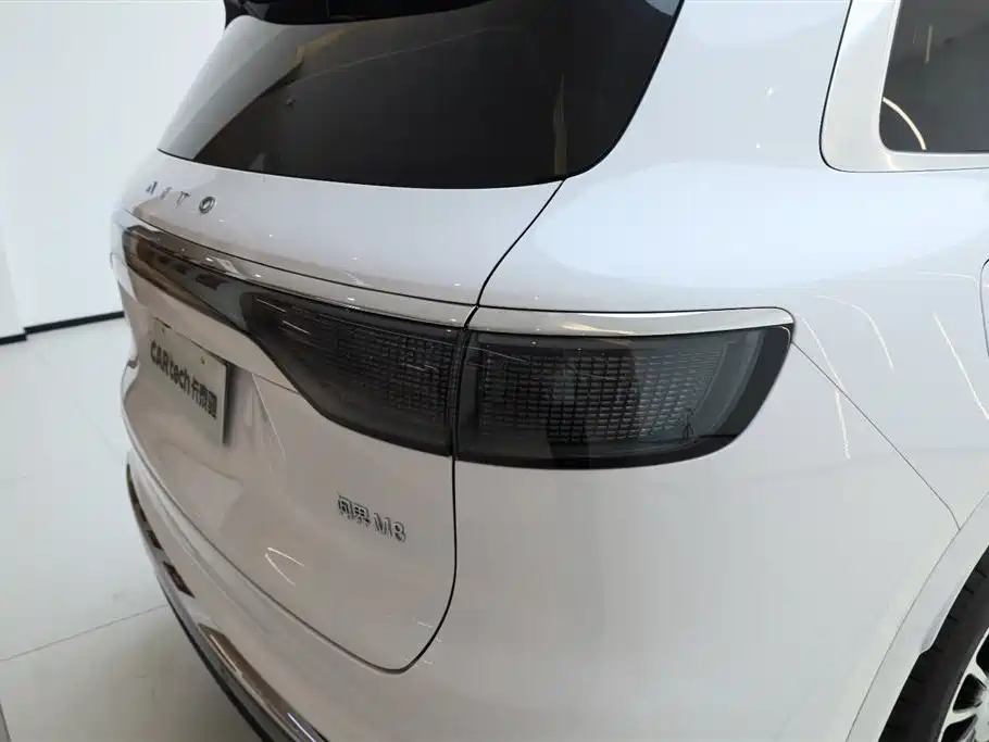 AITO Wenjie AITO M8 2025 Extended Range Ultra 53.4kWh 6-Seater фото 11