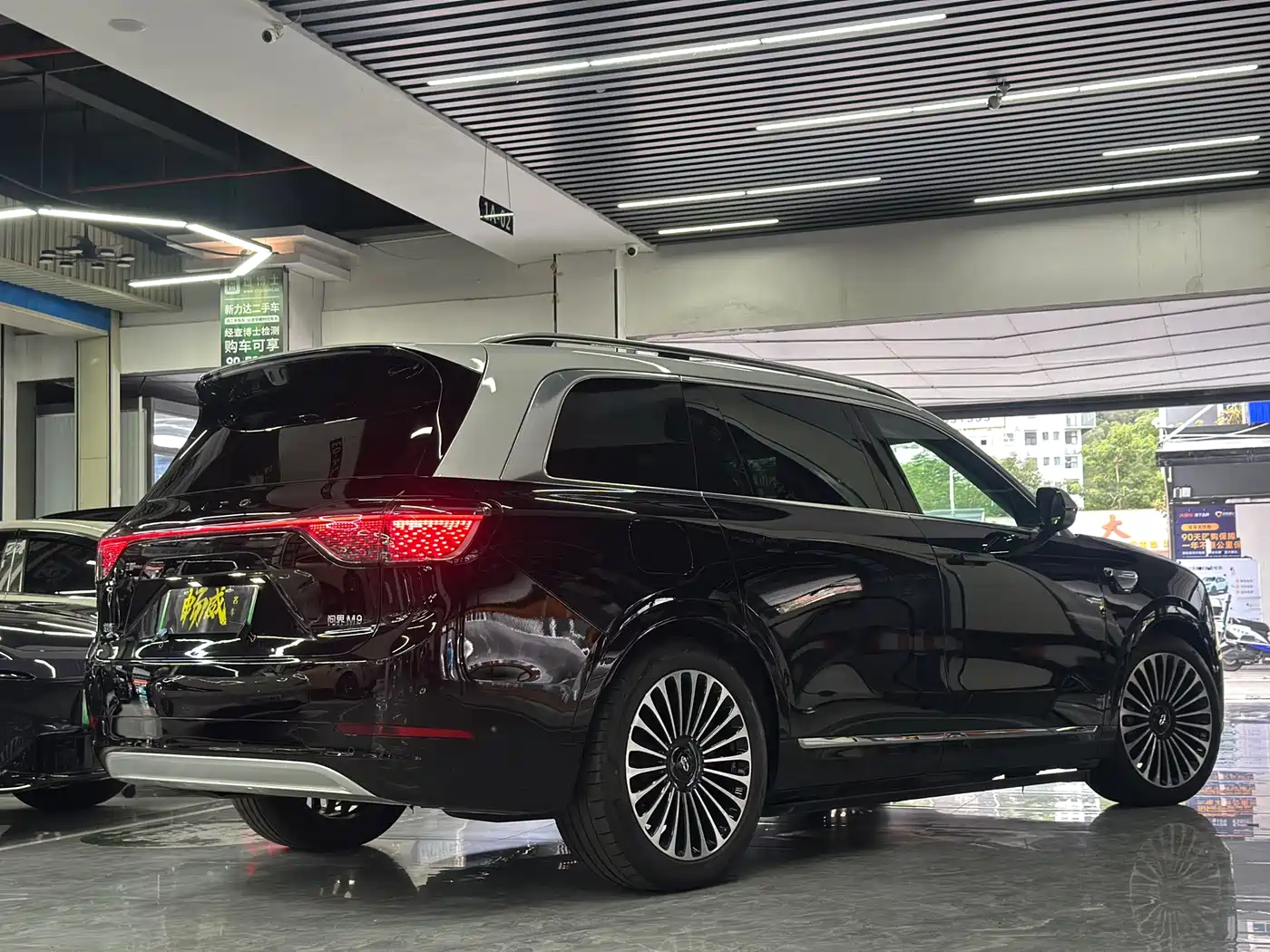AITO Wenjie AITO M9 2025 Extended Range Ultra 52kWh 6-Seater фото 6