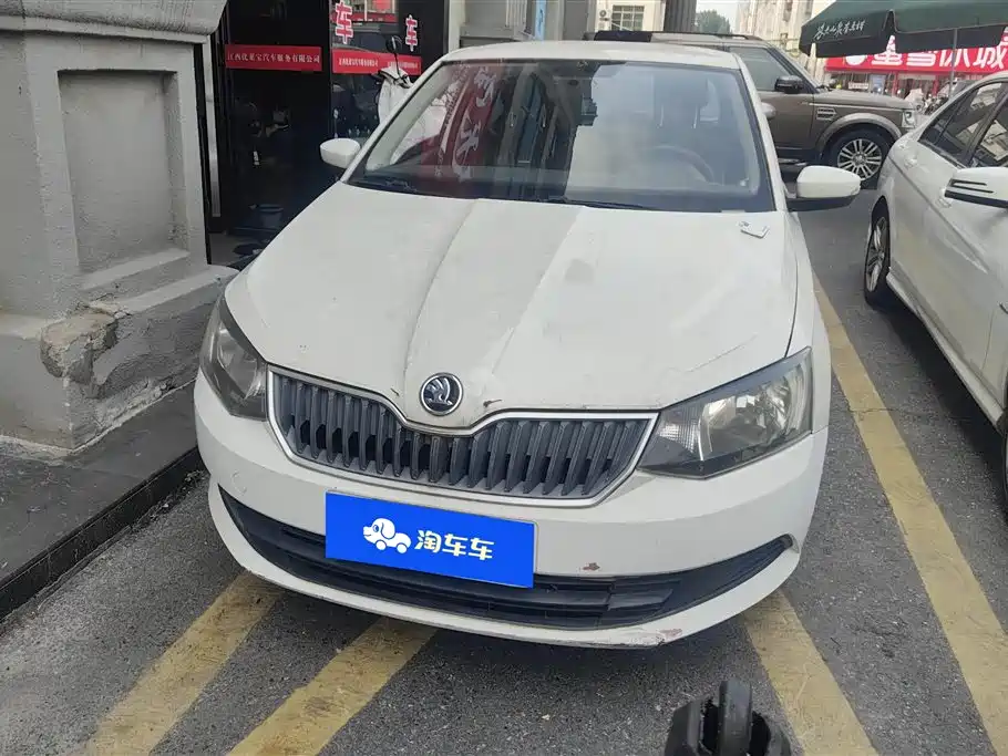 Škoda Fabia 2015 1.4L Automatic Advance Edition фото 2