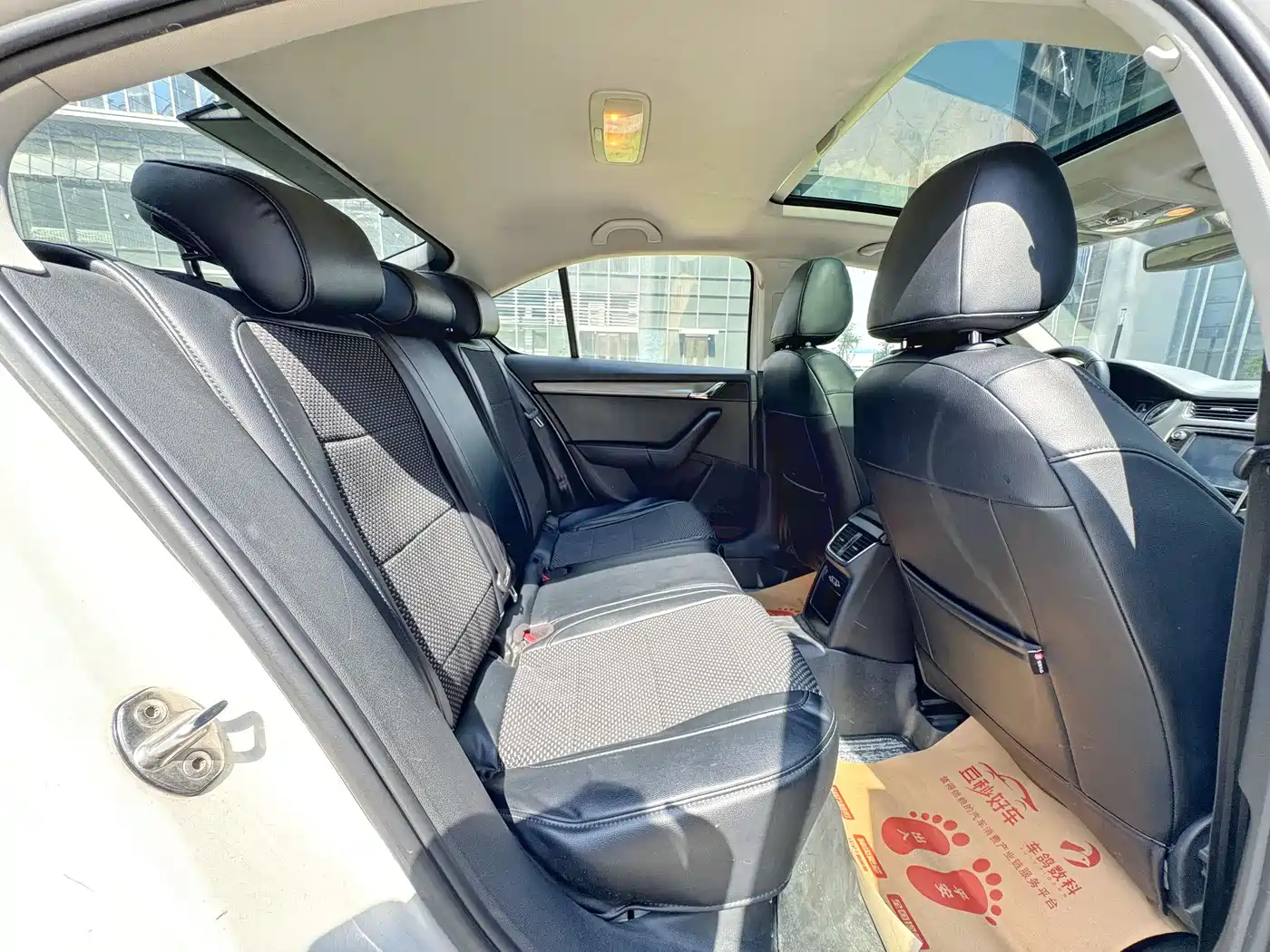 Škoda Octavia 2018 TSI230 DSG Luxury Edition фото 16