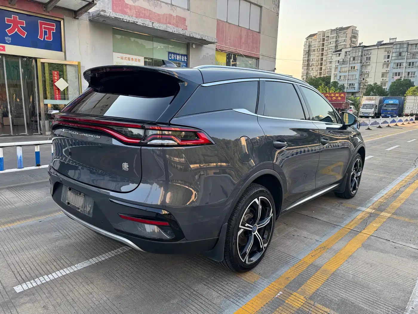 BYD Tang New Energy 2021 DM-i 112KM Honor фото 6
