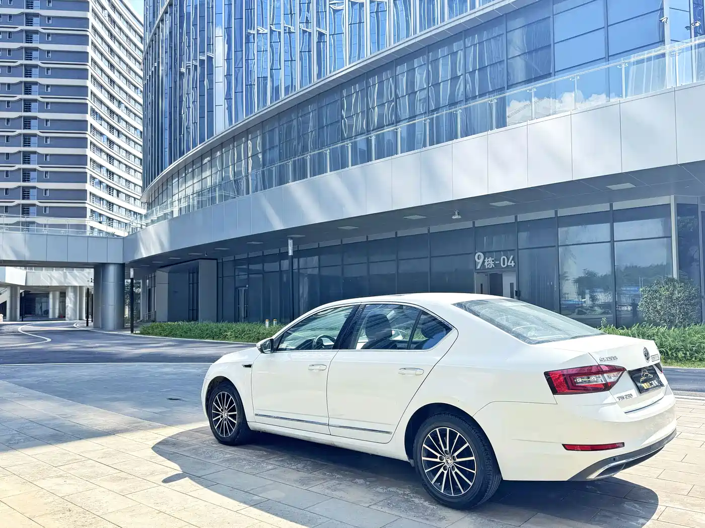 Škoda Octavia 2018 TSI230 DSG Luxury Edition фото 7