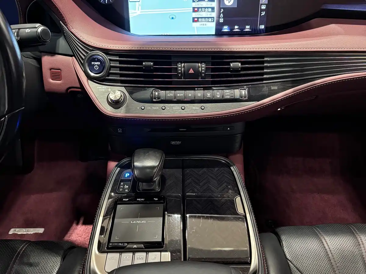 Фото 13 - Lexus LS