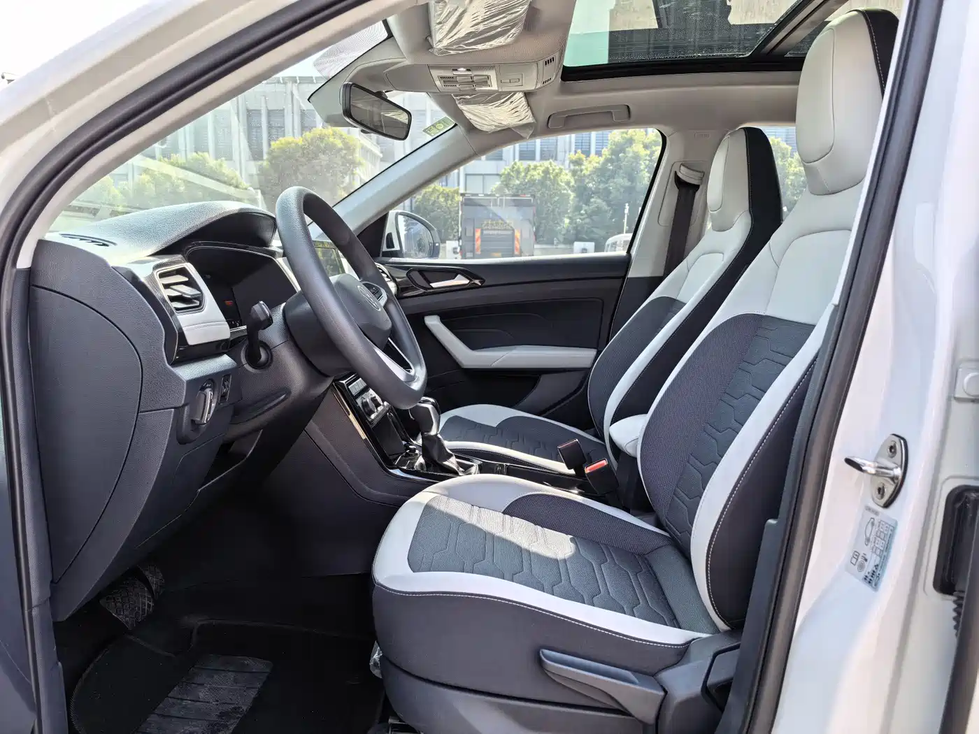 Volkswagen Tharu 2025 Model Rising Star 300TSI Aspiration Edition фото 9