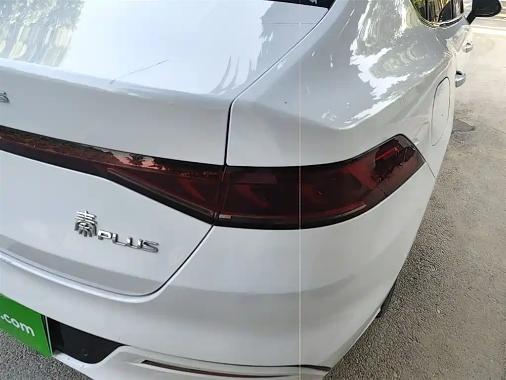 BYD Qin PLUS 2023 Champion Edition DM-i 120KM Leading Type фото 8