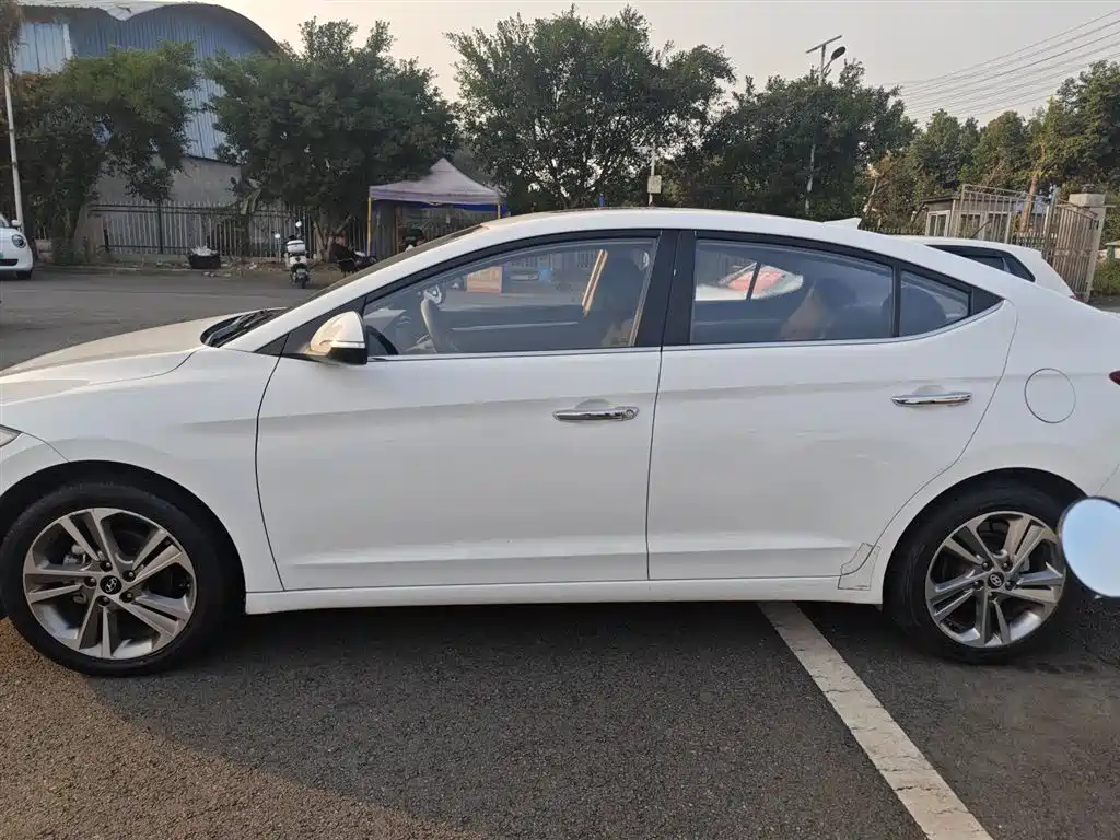 Hyundai Elantra 2016 Model 1.6L Automatic Smart Elite фото 4