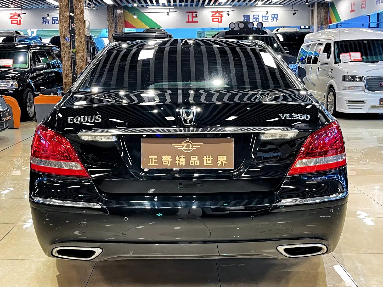 Photo 7 - Hyundai Equus