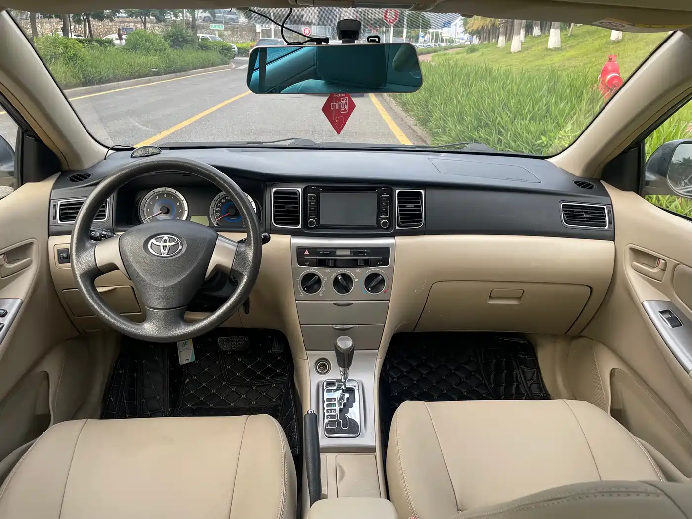 Toyota Corolla 2013 1.6L Automatic Luxury фото 8