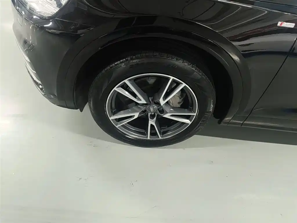 Audi Q5L 2020 Facelift 40 TFSI Honor Fashion фото 25