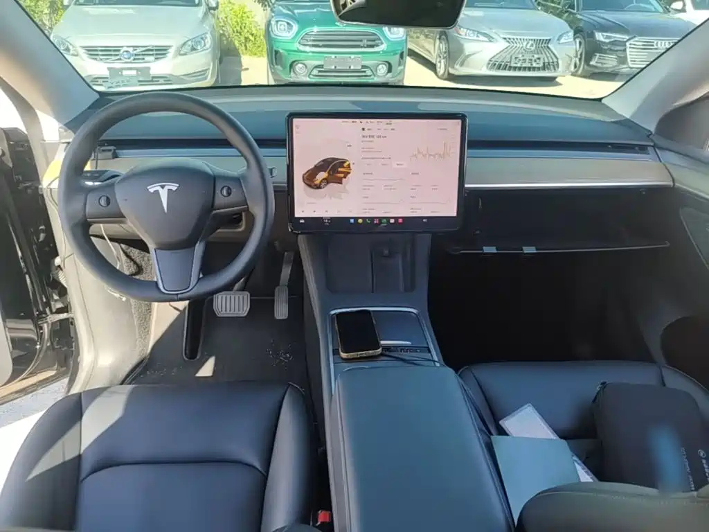 Фото 10 - Tesla Model Y