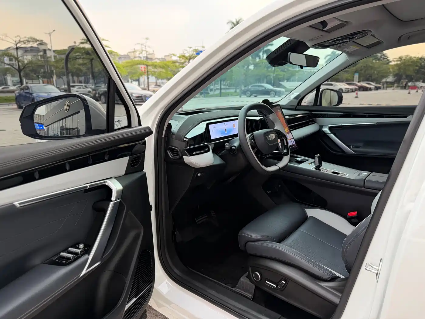 Photo 9 - Geely Atlas L