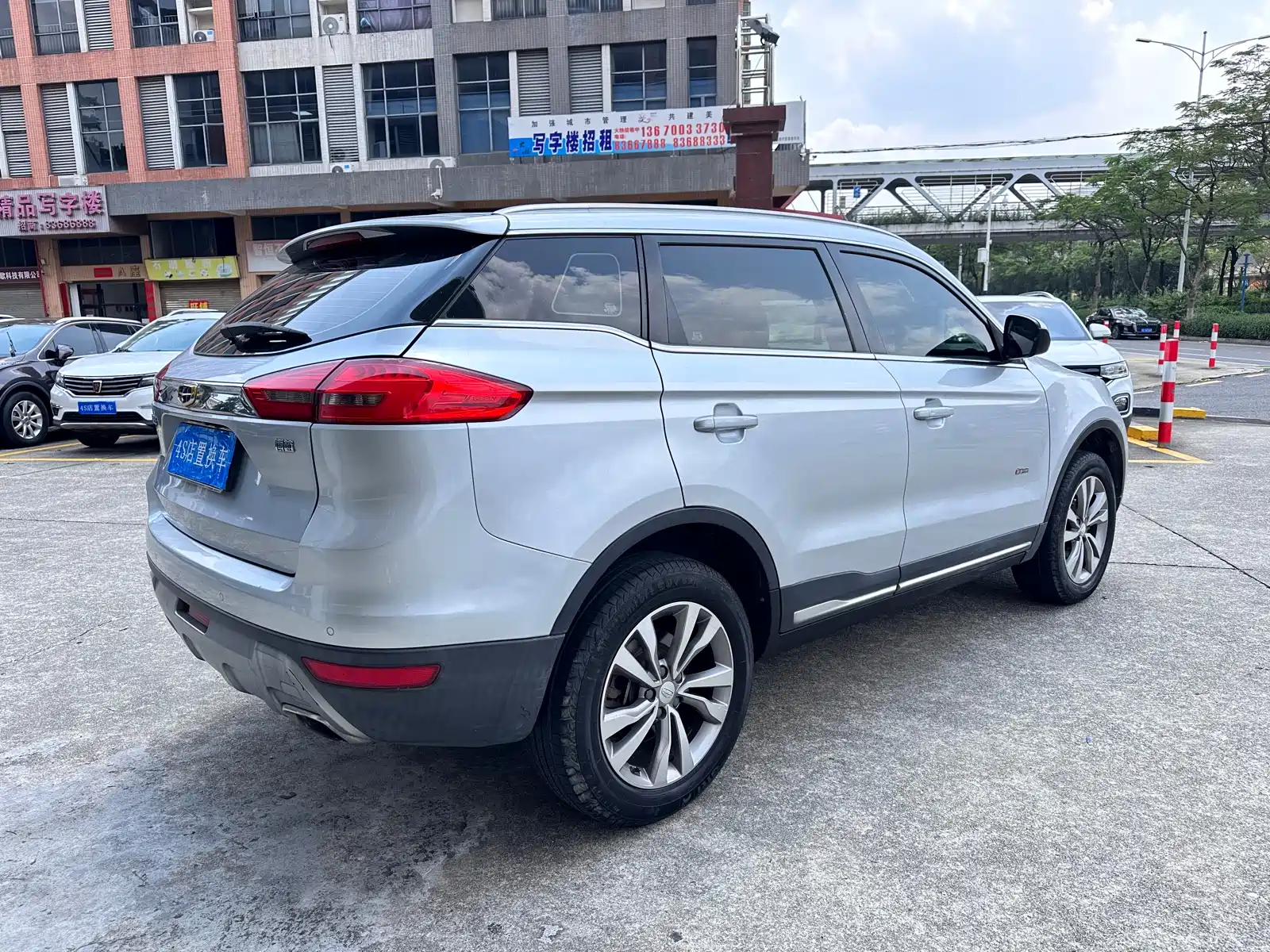 Фото 6 - Geely Atlas