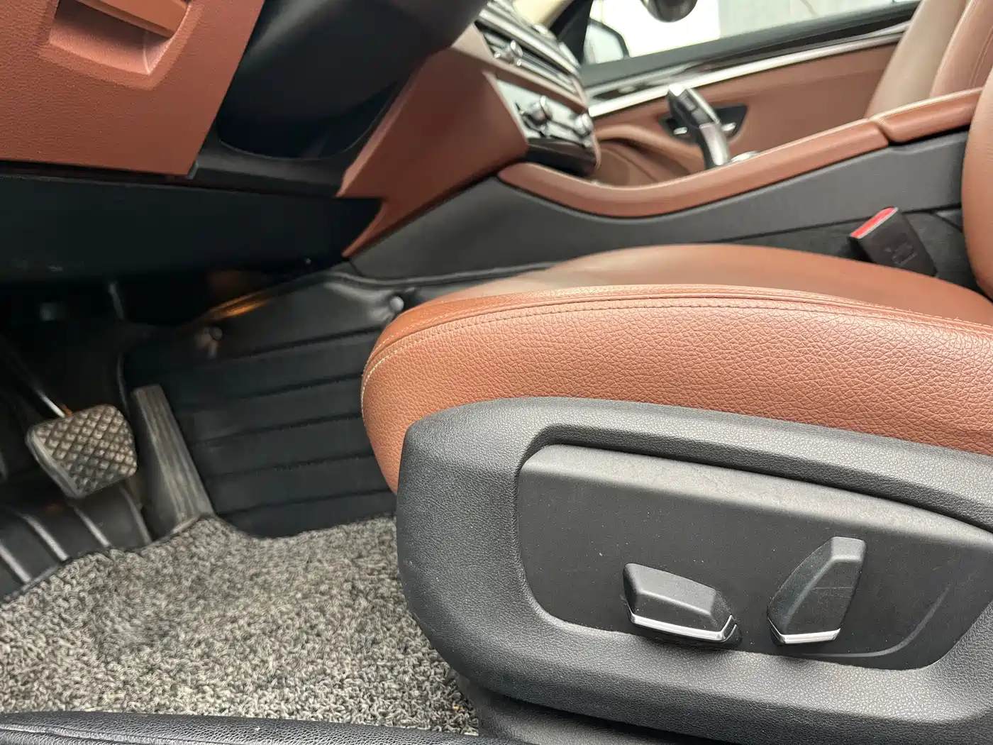 BMW 5 Series 2014 525Li Leading фото 15