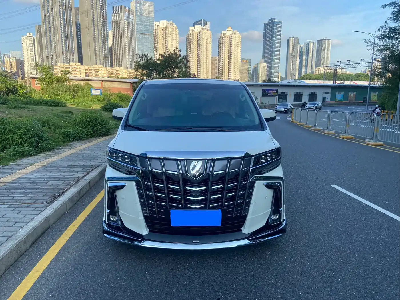 Toyota Alphard 2015 3.5L Luxury Edition фото 2